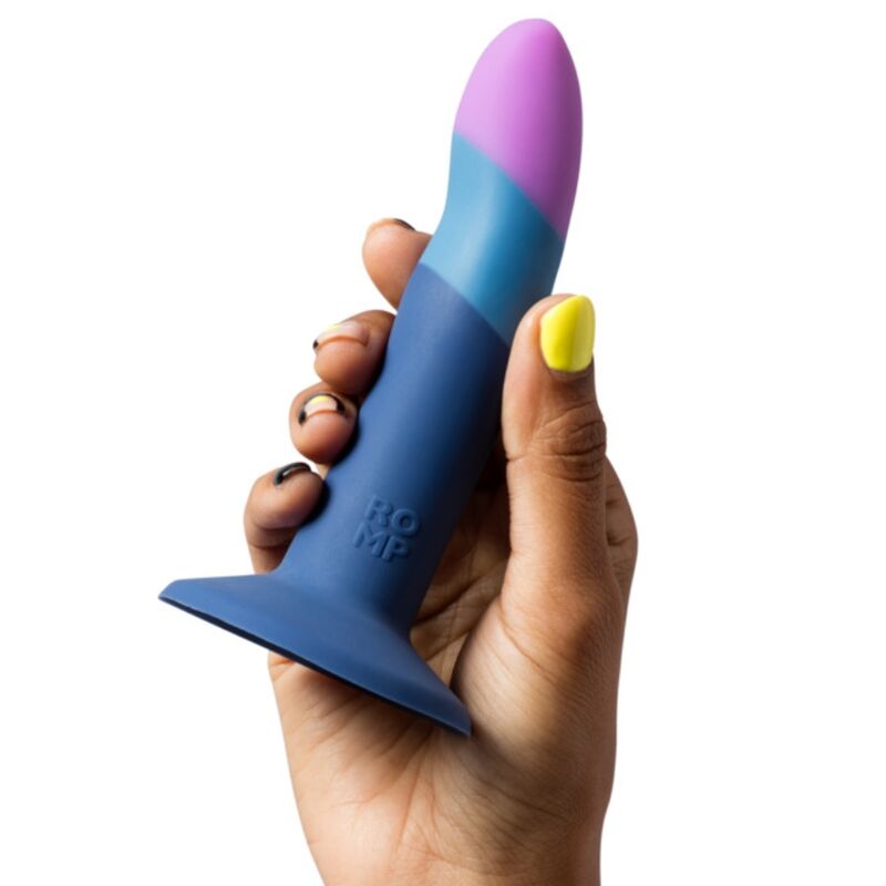 ROMP - PICCOLO ARNÉS + DILDO SILICONA CON VENTOSA TRICOLOR 14 CM - Imagen 4