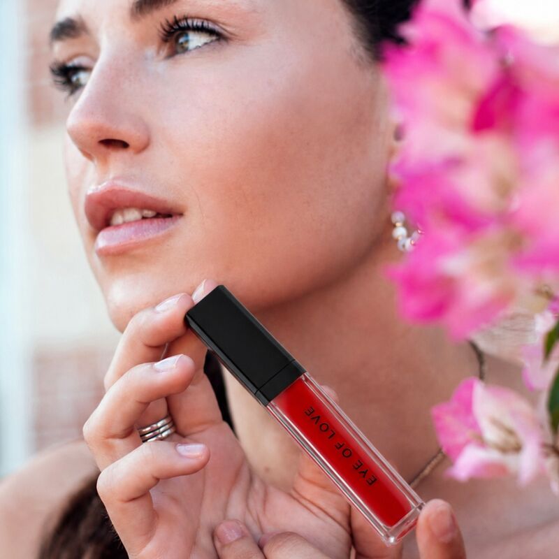 EYE OF LOVE - MATCHMAKER CRIMSON KISS BRILLO LABIAL ROJO EFECTO VOLUMEN CON FEROMONAS 8,5 ML - Imagen 3